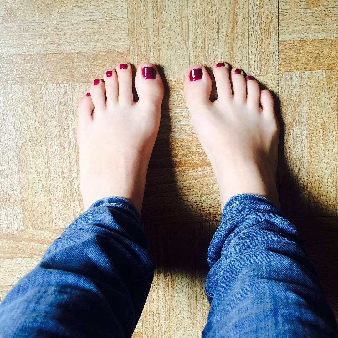 Jenny Lorenzo's Feet - I piedi di Jenny Lorenzo - Celebrities Feet 2023