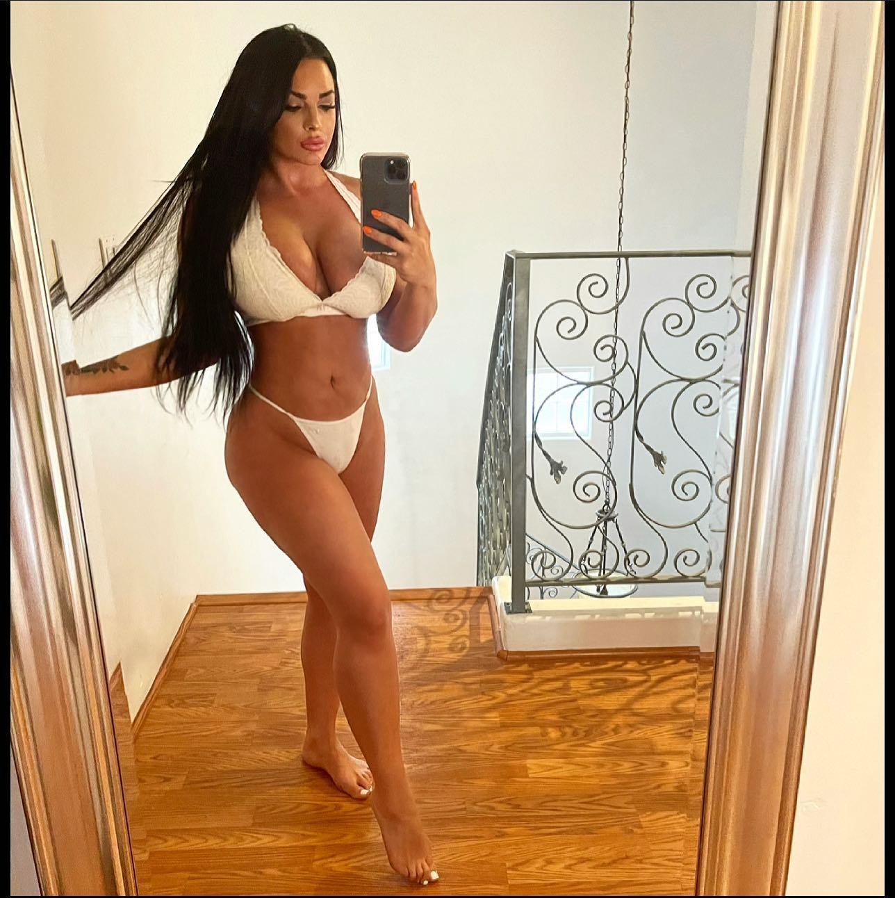 Jessica Annelle's feet