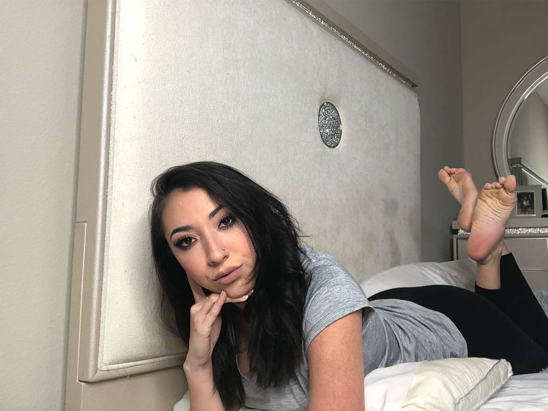 Jessica Jones's feet