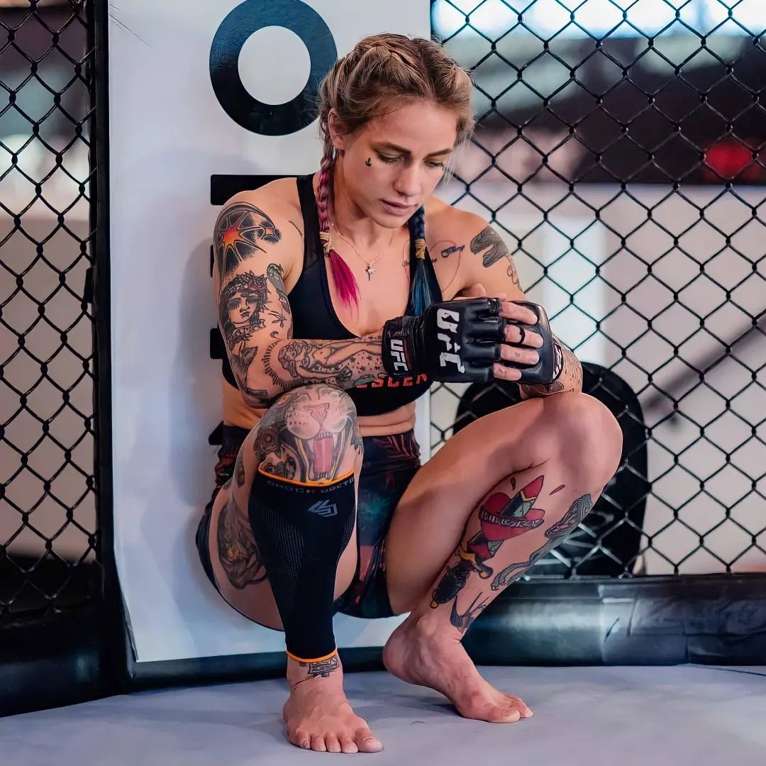 Jessica Rose Clark Hot