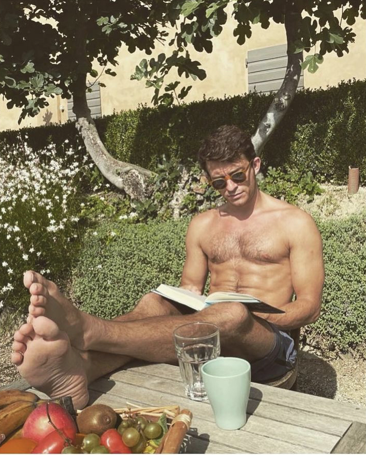 People who liked Jonathan Bailey's feet, also liked.