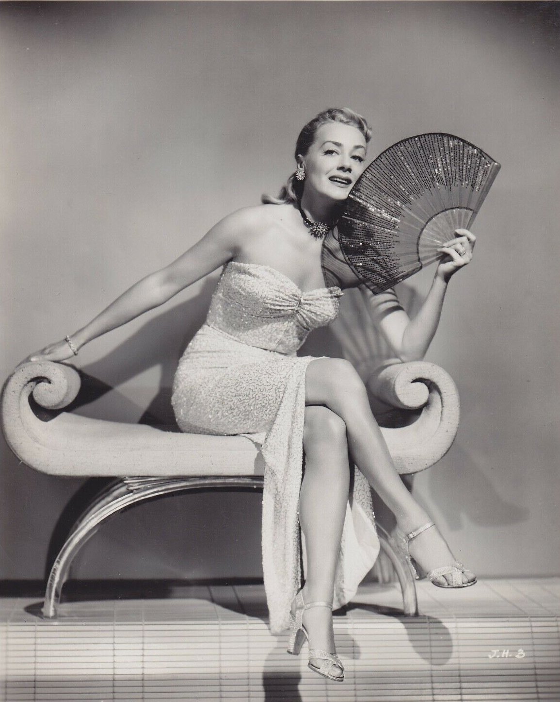 June Havoc's Feet - I piedi di June Havoc - Celebrities Feet 2022