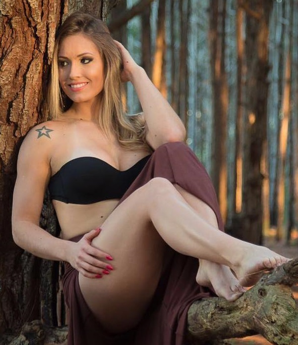 Feet of Jéssica Mueller