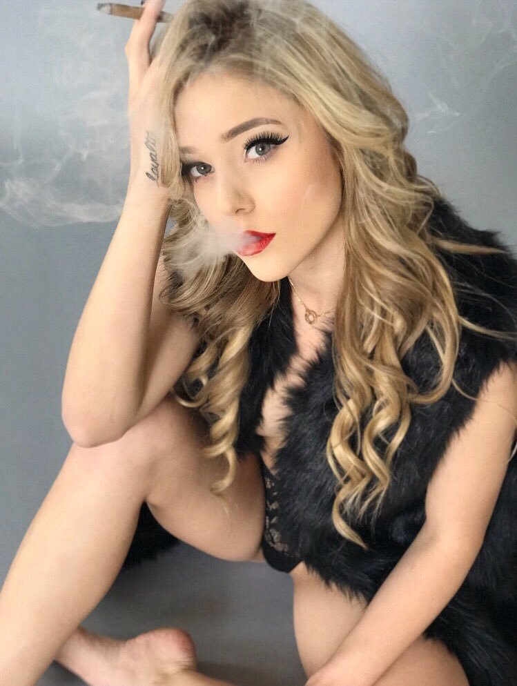 Kali roses. Kali Roses Taylor White. Taylor White с Кали Роуз. Kali Roses Smoke. Кали Роуз smoking.