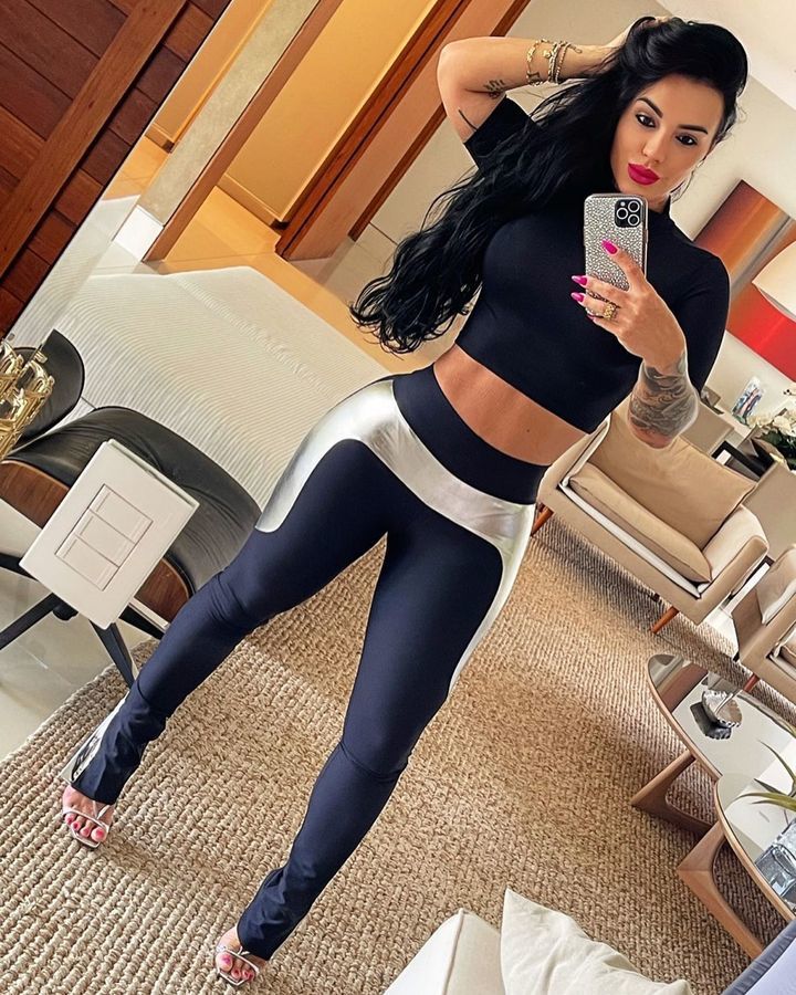 Feet of Kamila Simioni