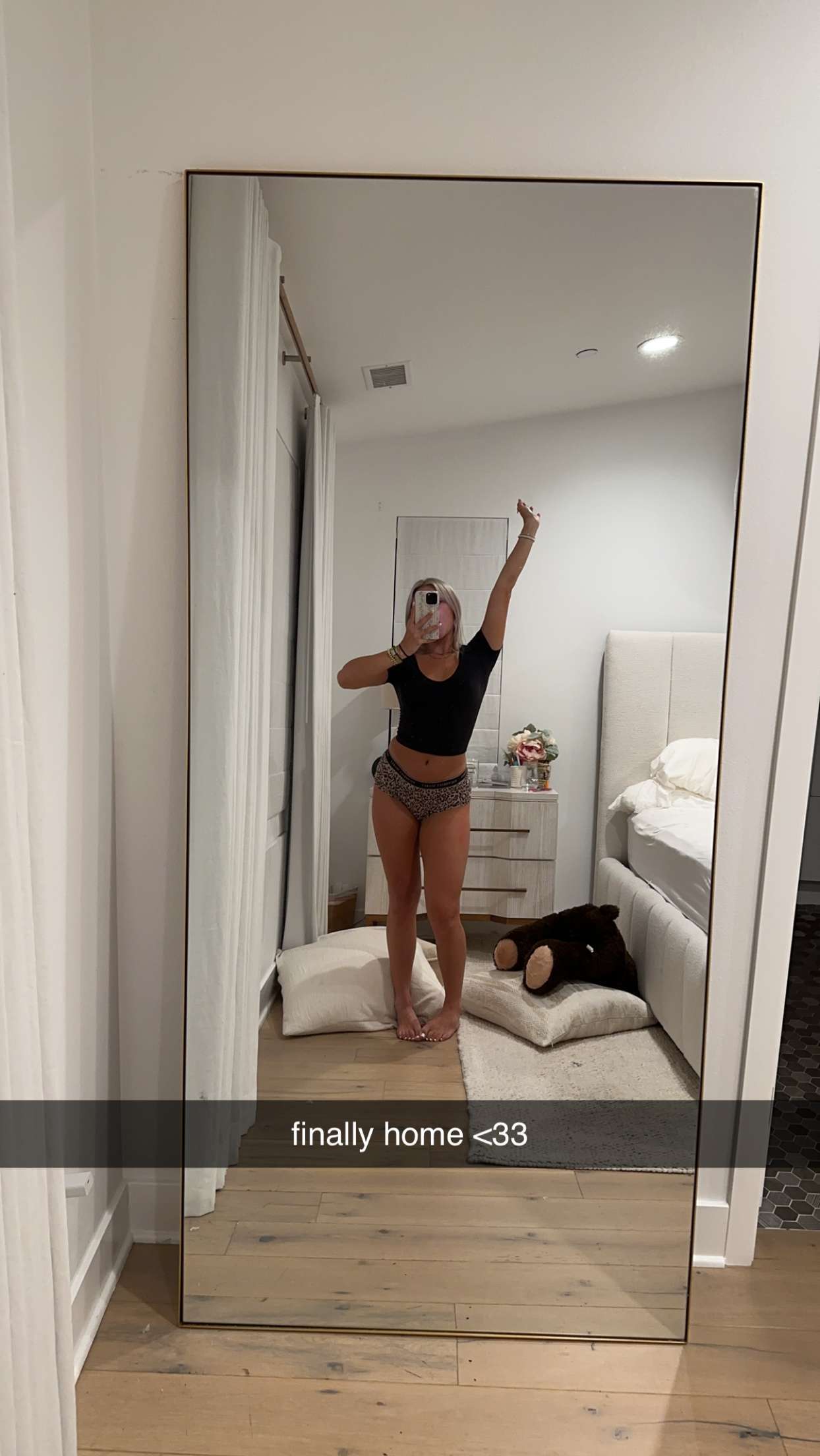 Katie Sigmonds Feet << wikiFeet