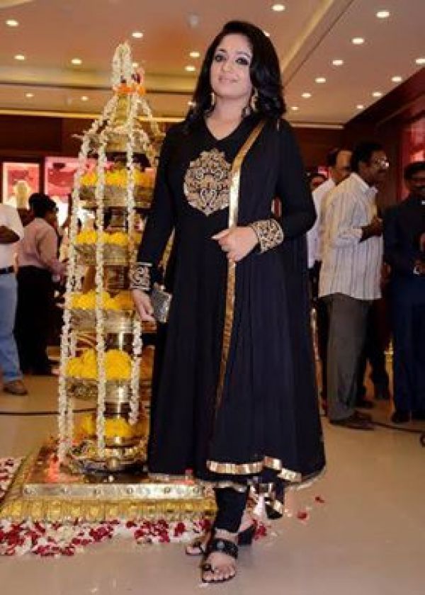 [Image: Kavya-Madhavan-Feet-1925504.jpg]