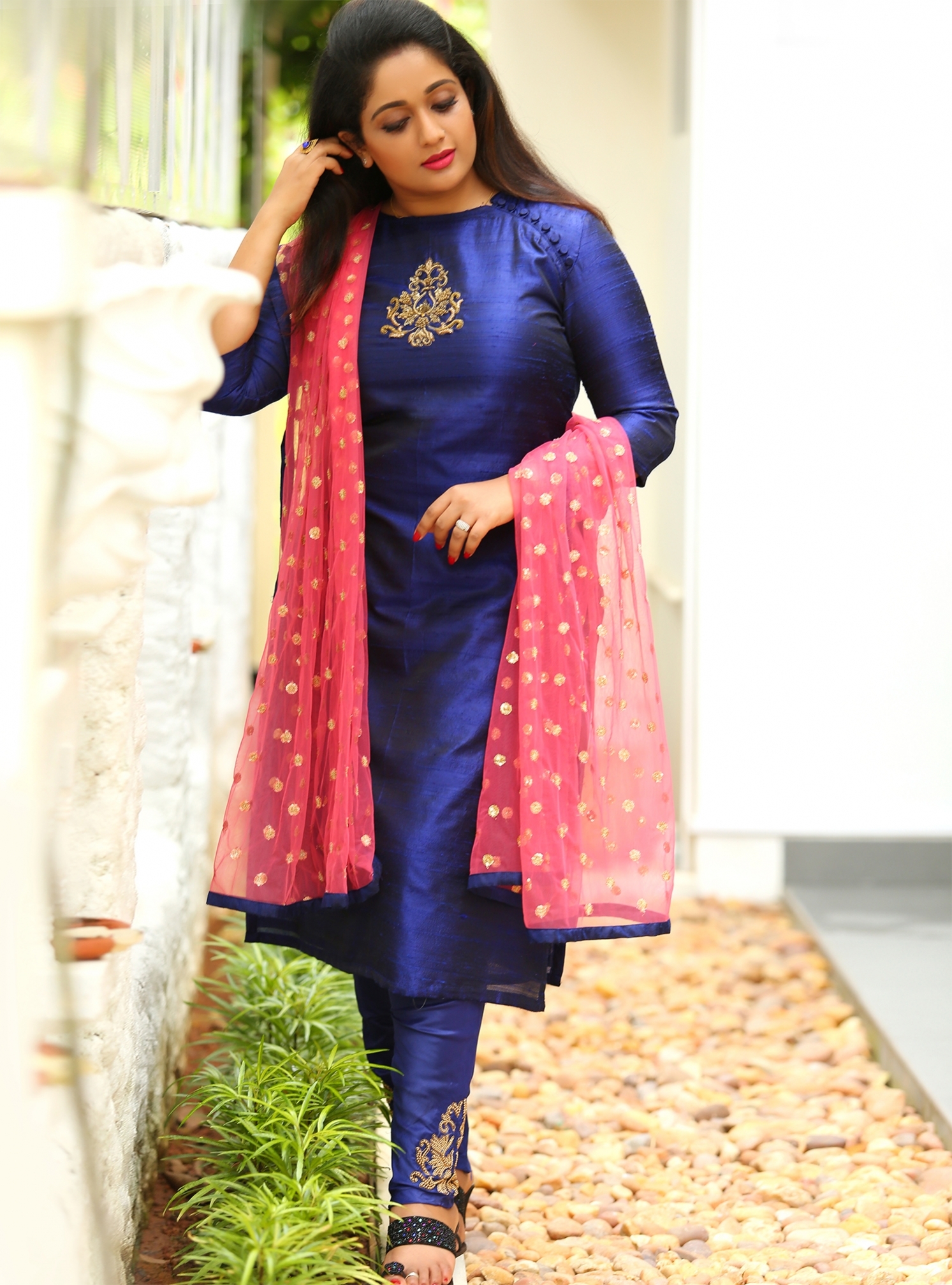 [Image: Kavya-Madhavan-Feet-2850828.jpg]