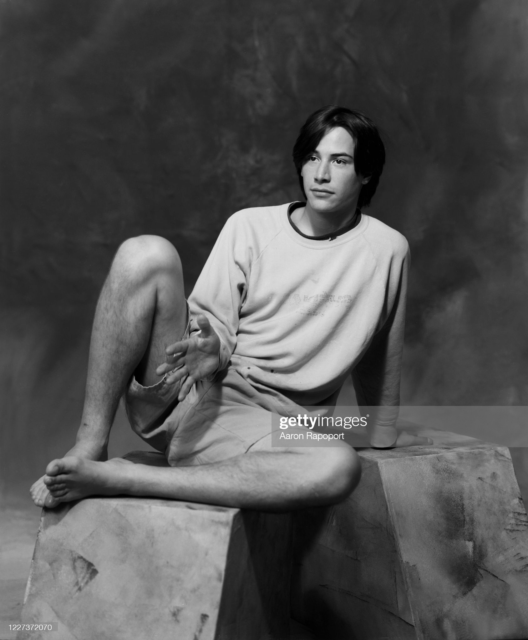 [IMAGE:https://pics.wikifeet.com/Keanu-Reeves-Feet-6194460.jpg]