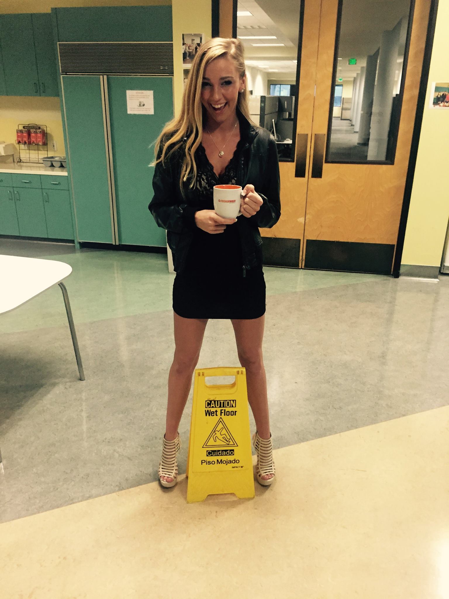 Kendra Sunderland feet photo 5