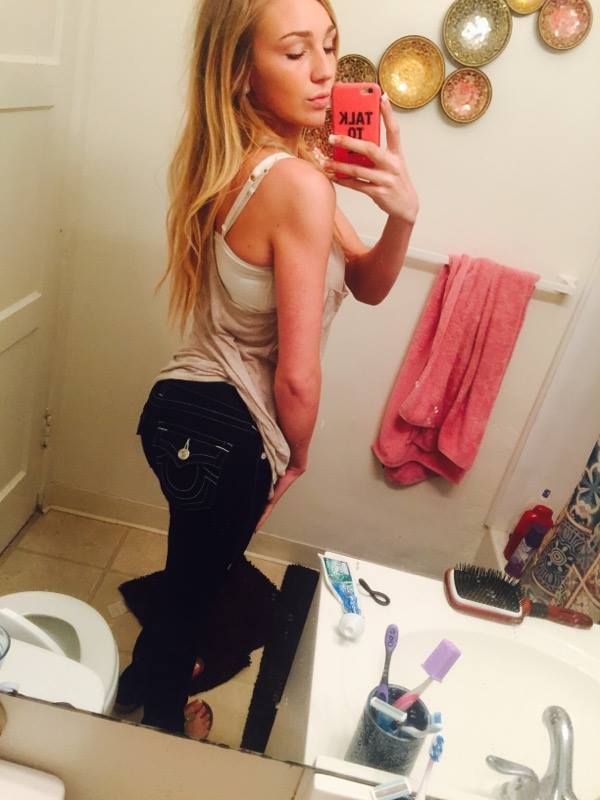 Kendra Sunderland feet photo 9
