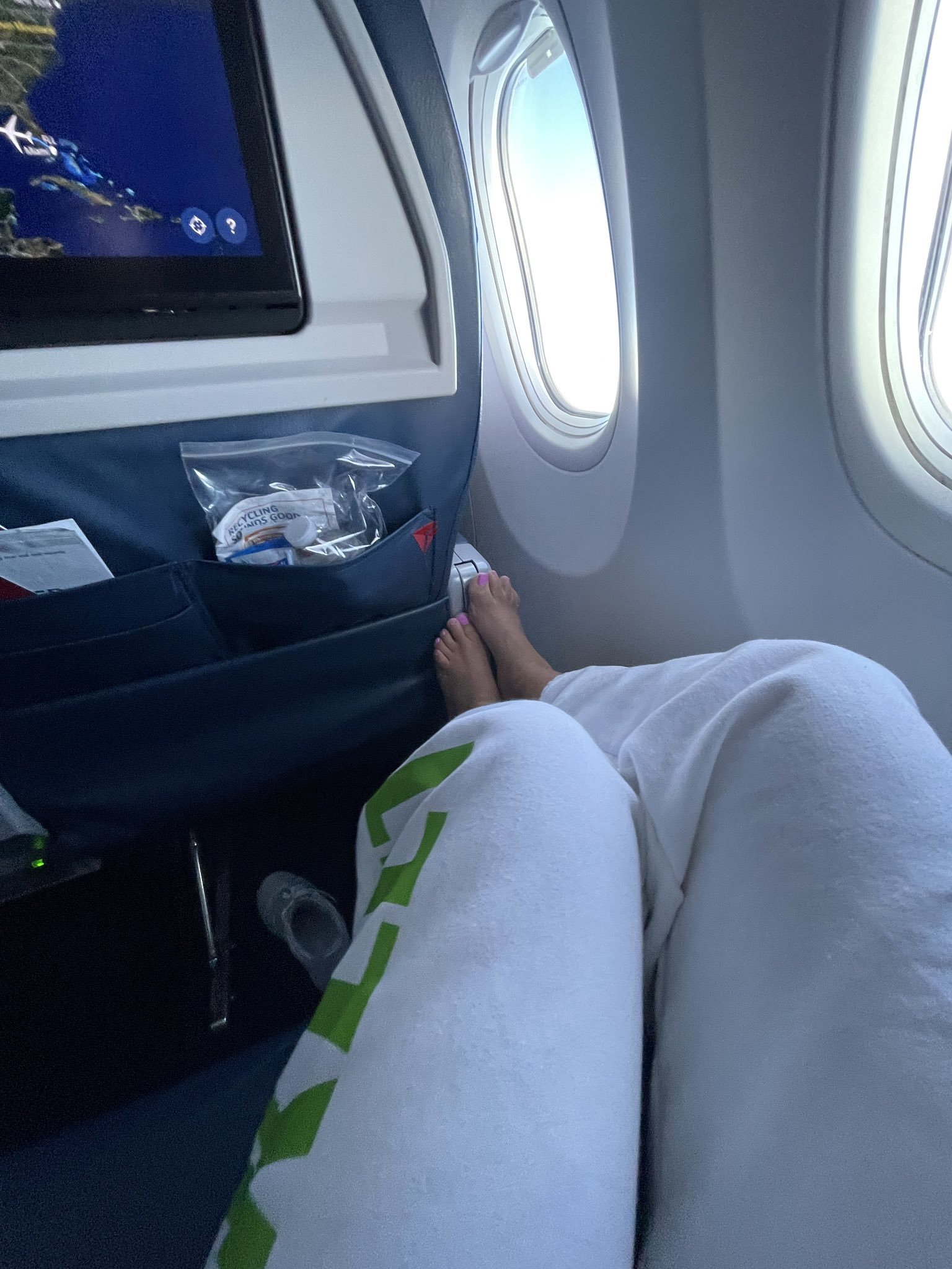 Kiki Klout's feet