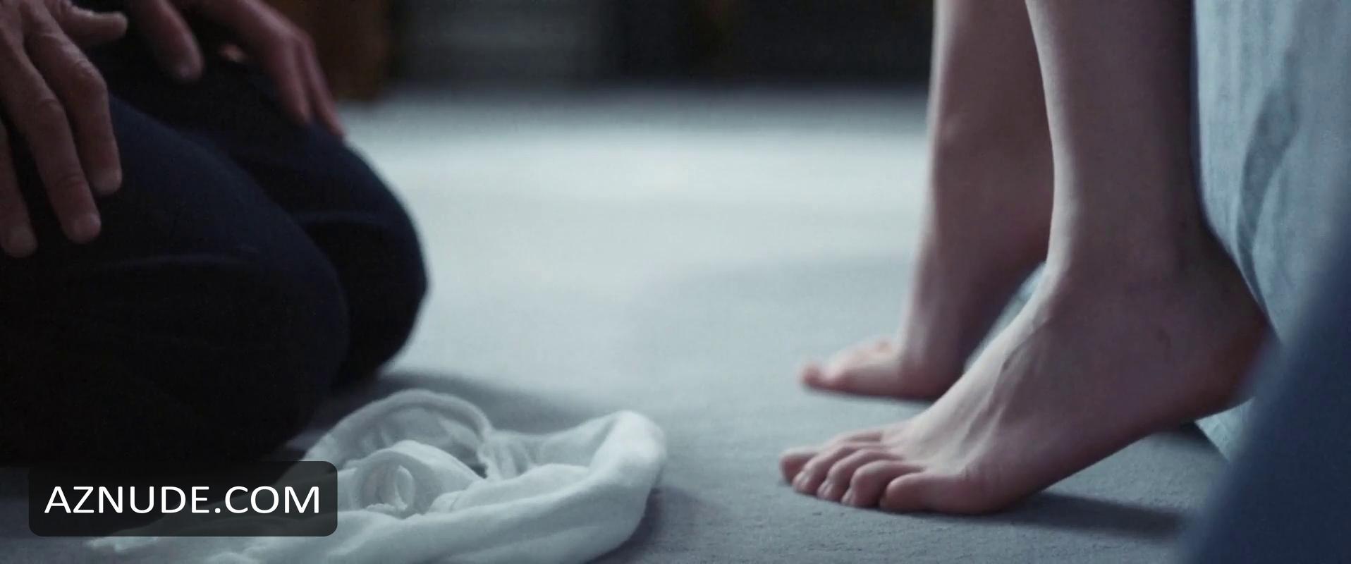 Feet of Kim Higelin