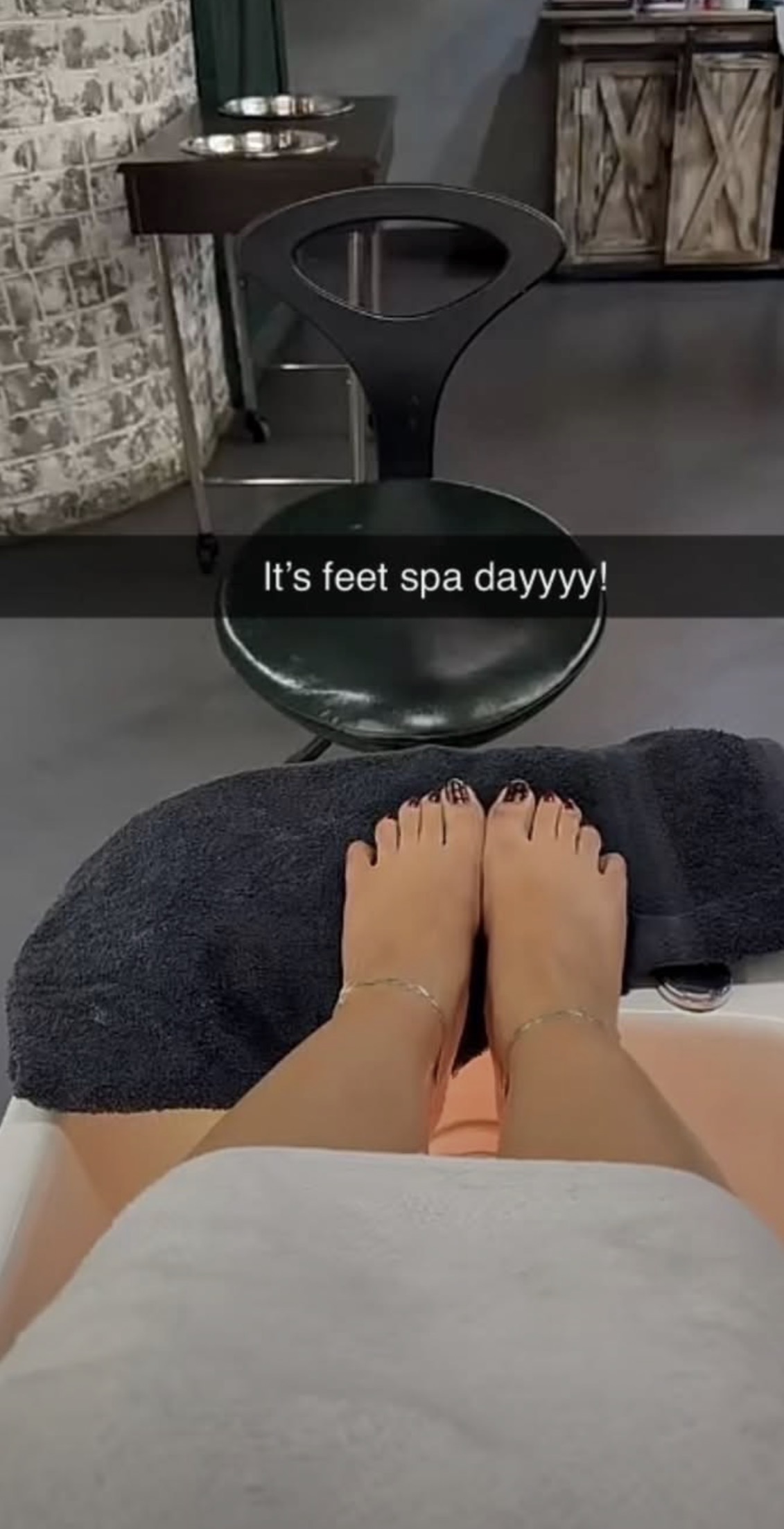 Kimmy Kaur's feet
