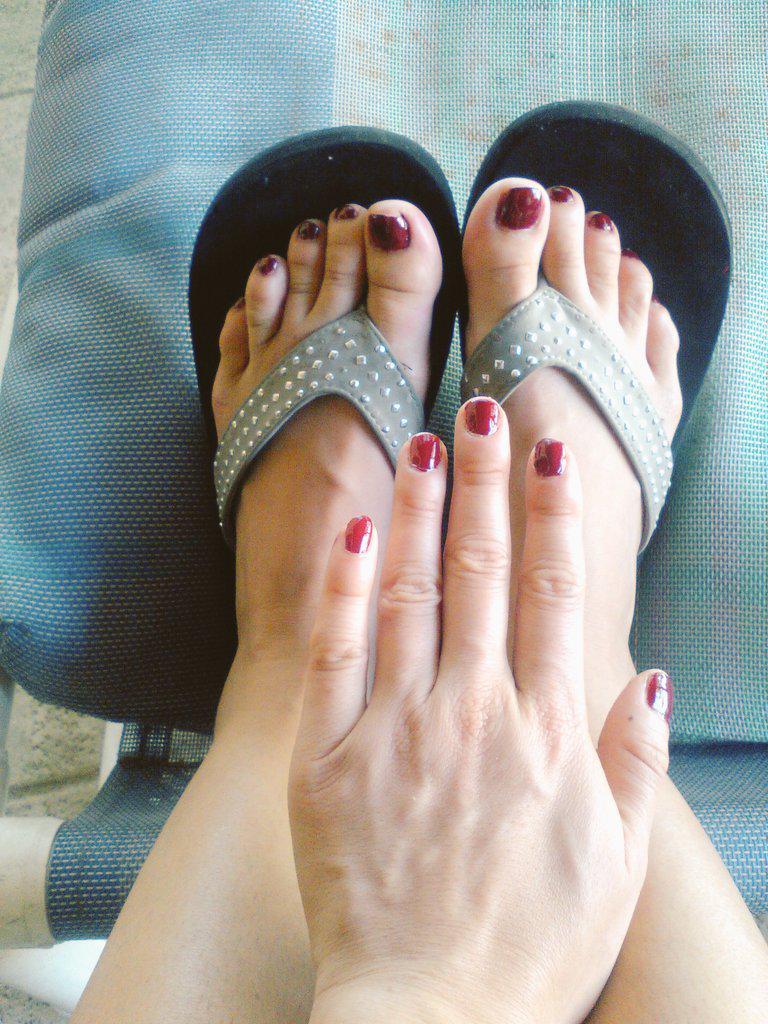 Kimmy Lee's feet