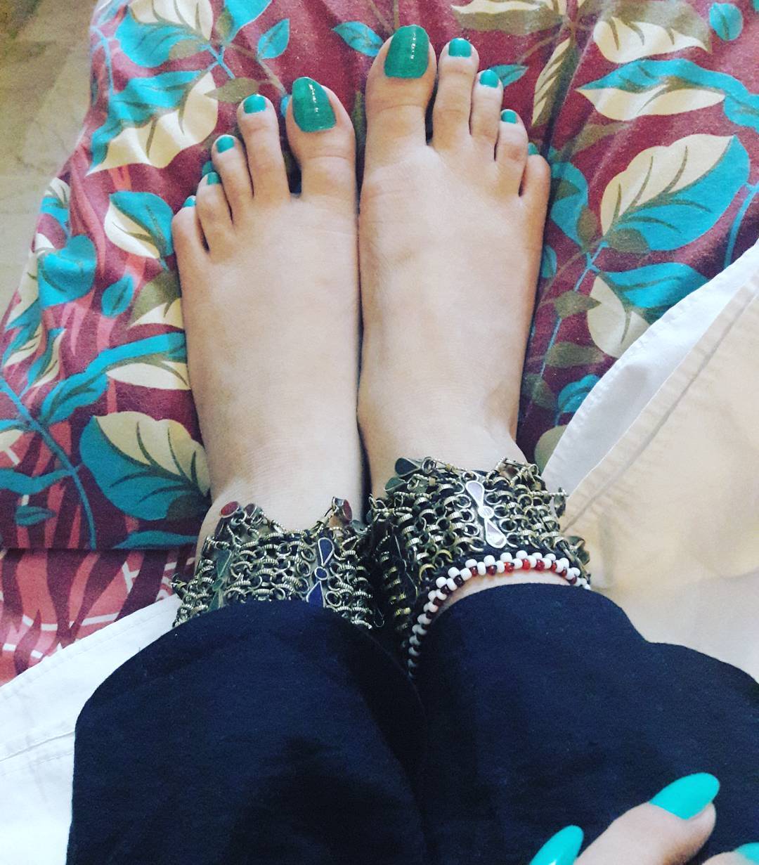 Kinza Hashmi's Feet - I piedi di Kinza Hashmi - Celebrities Feet 2024