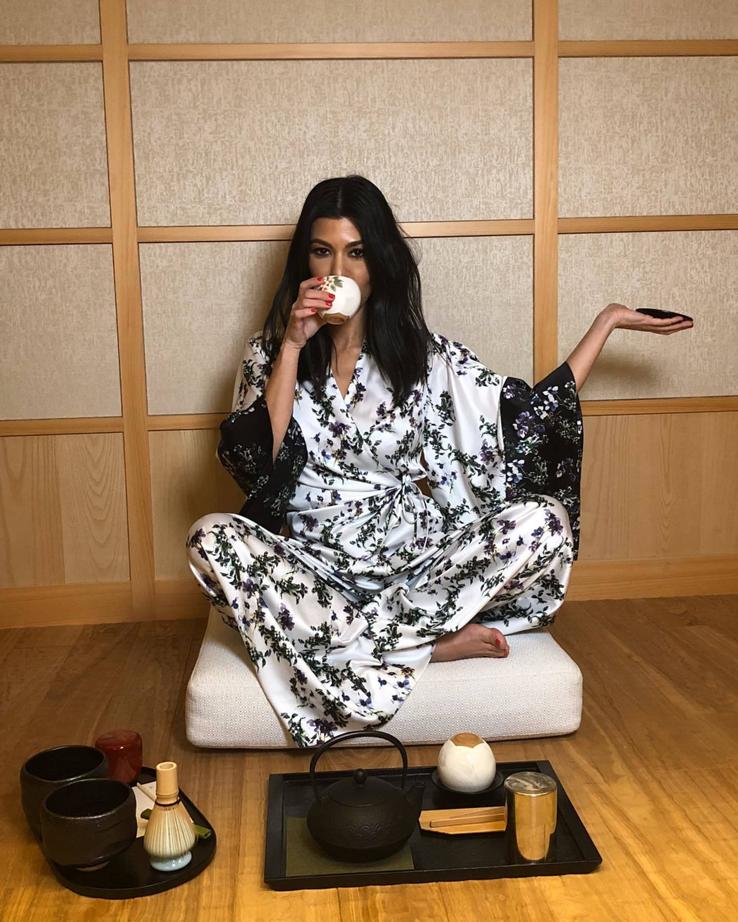 Kourtney-Kardashian-Feet-5236580.jpg