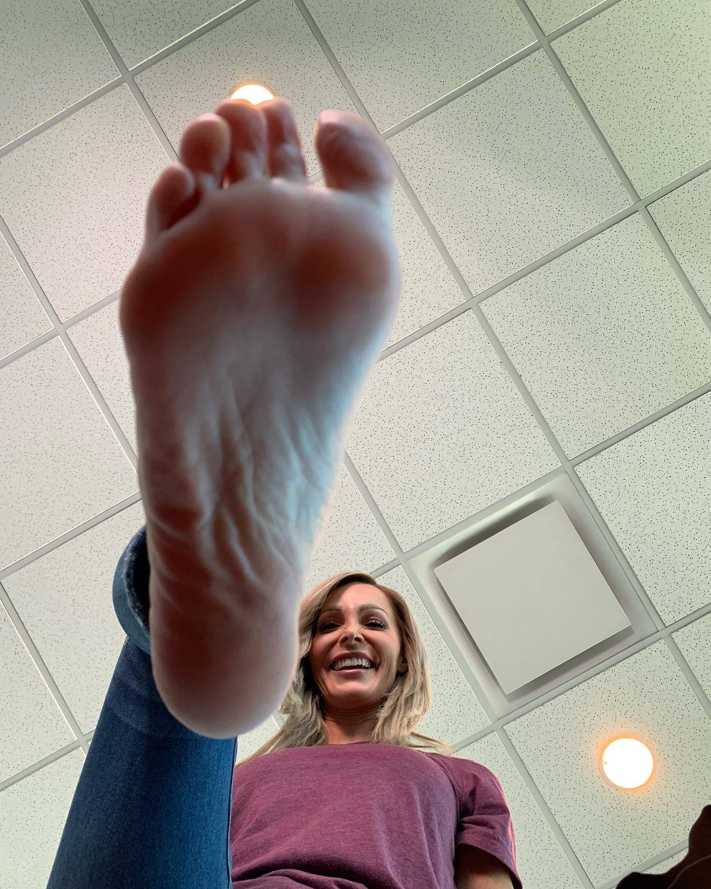 Kyle Unfug feet photo 191700055 Kyle Unfug feet photo 191700055 - High quality celebrity feet picture