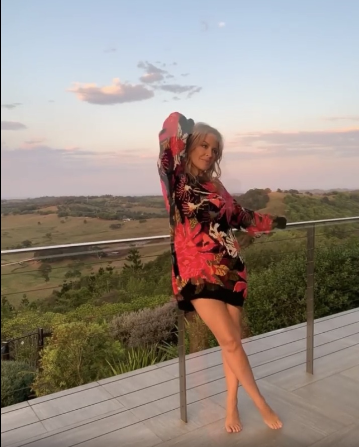 https://pics.wikifeet.com/Kylie-Minogue-Feet-5852690.jpg