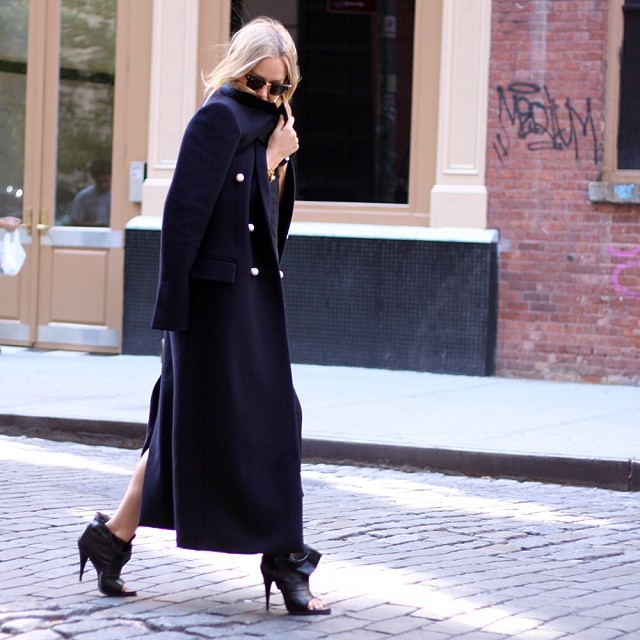 Feet of Lara Bingle