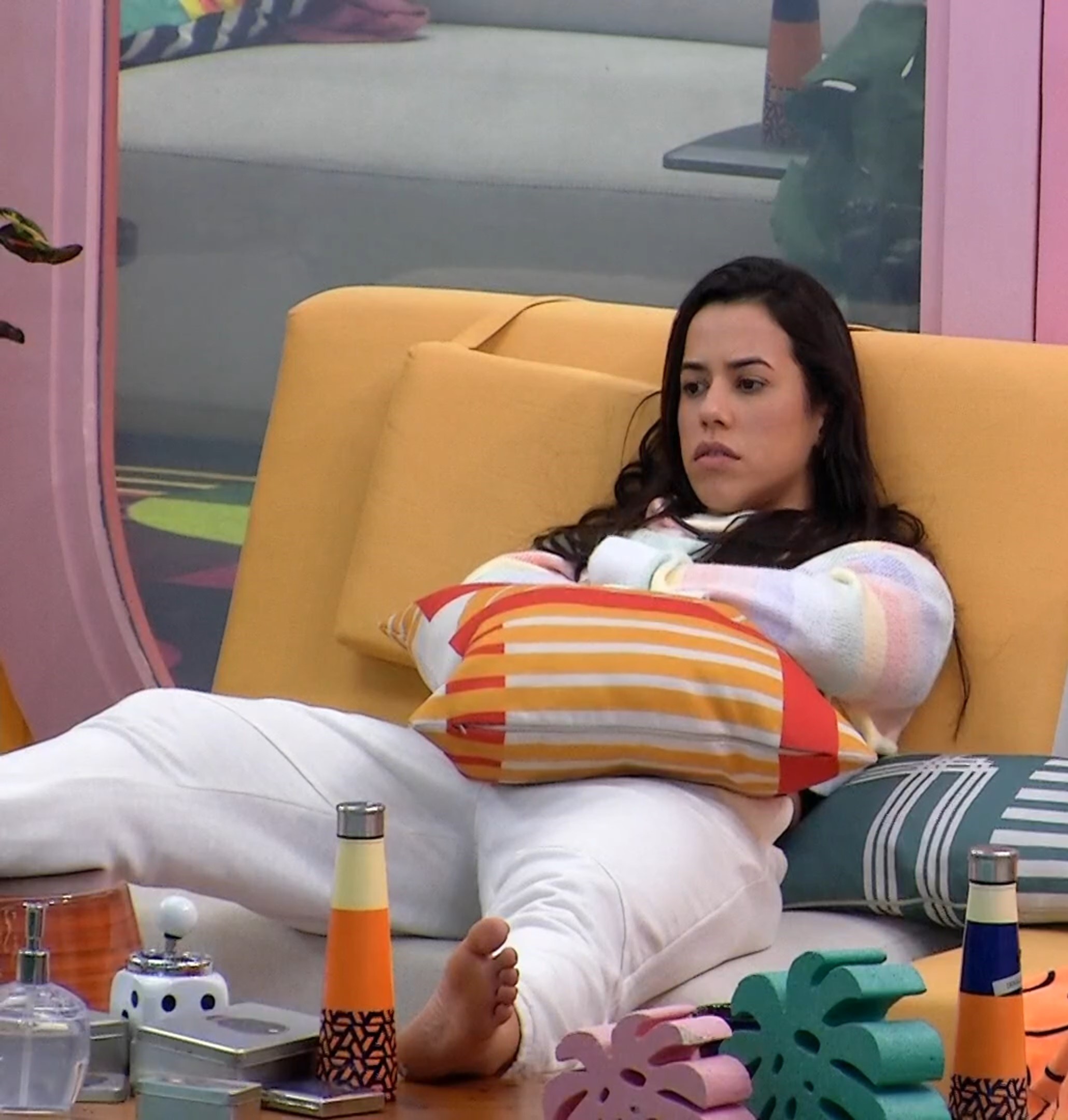 Feet of Larissa Tomásia