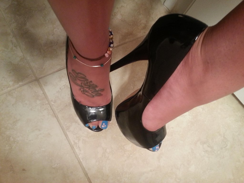 Layla Luxx's feet