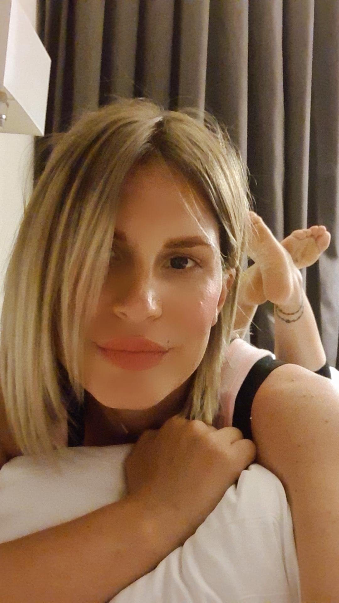 Leidy De Leon's feet