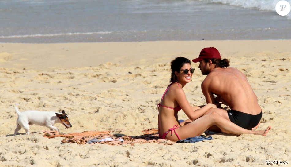 Feet of Letícia Almeida