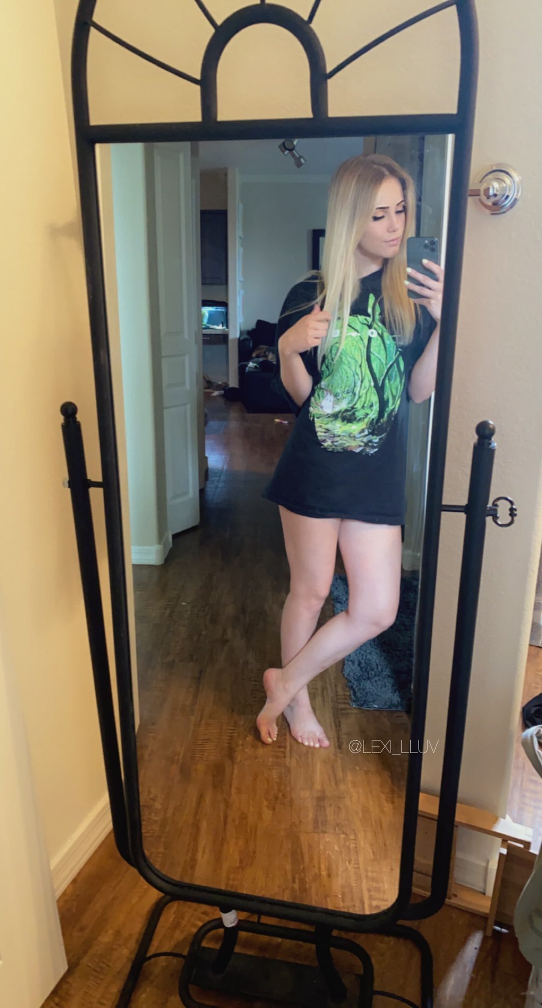 Lexi Luv's feet