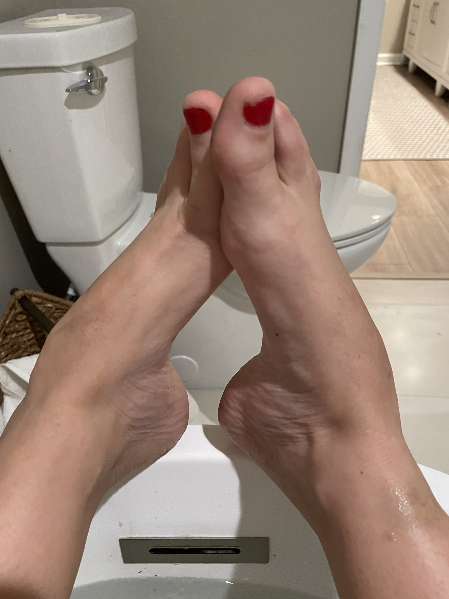 Lezley zen feet