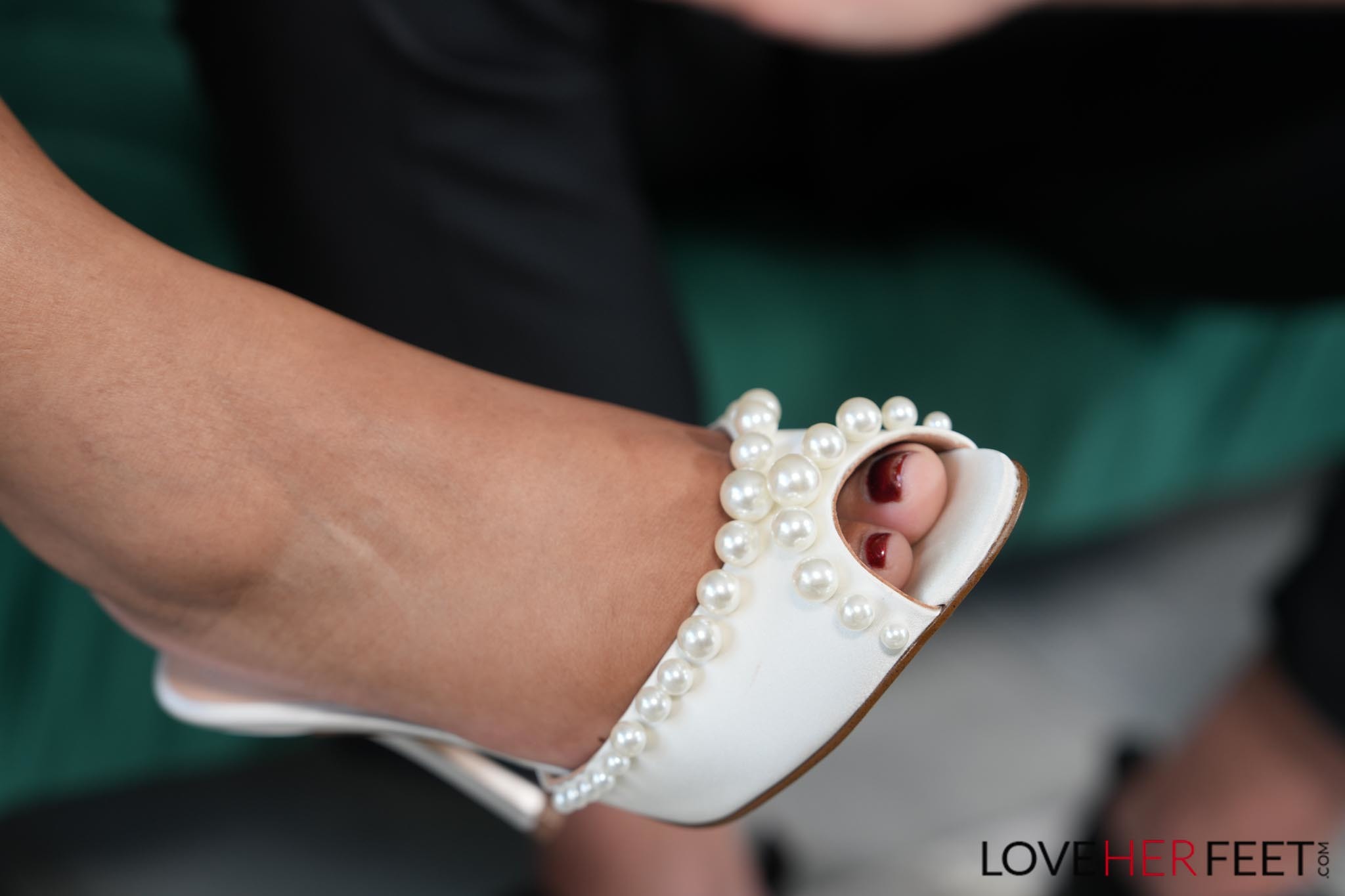 Lily Starfire's feet