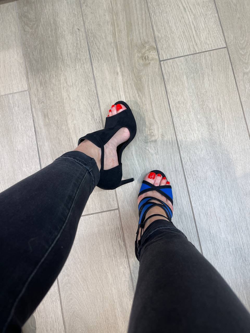 Liza Virgin's feet