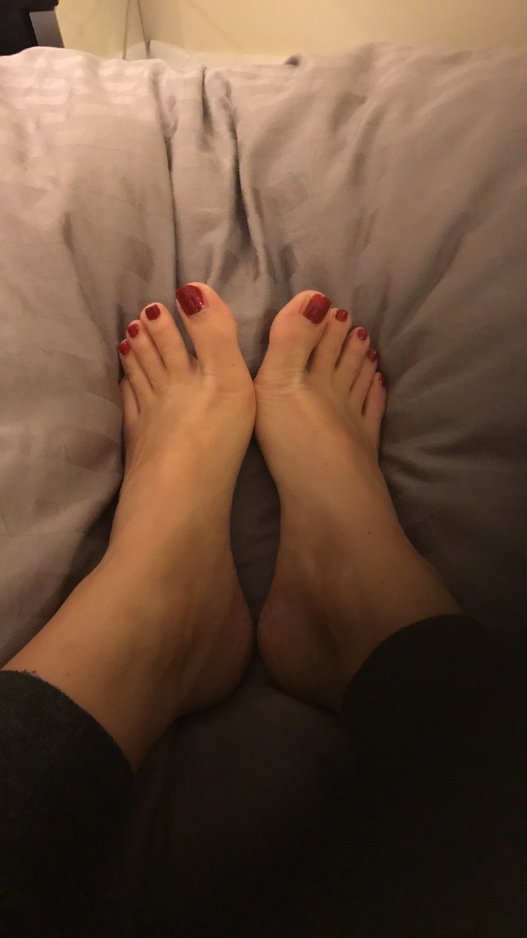 Lori Buckby's Feet << wikiFeet X
