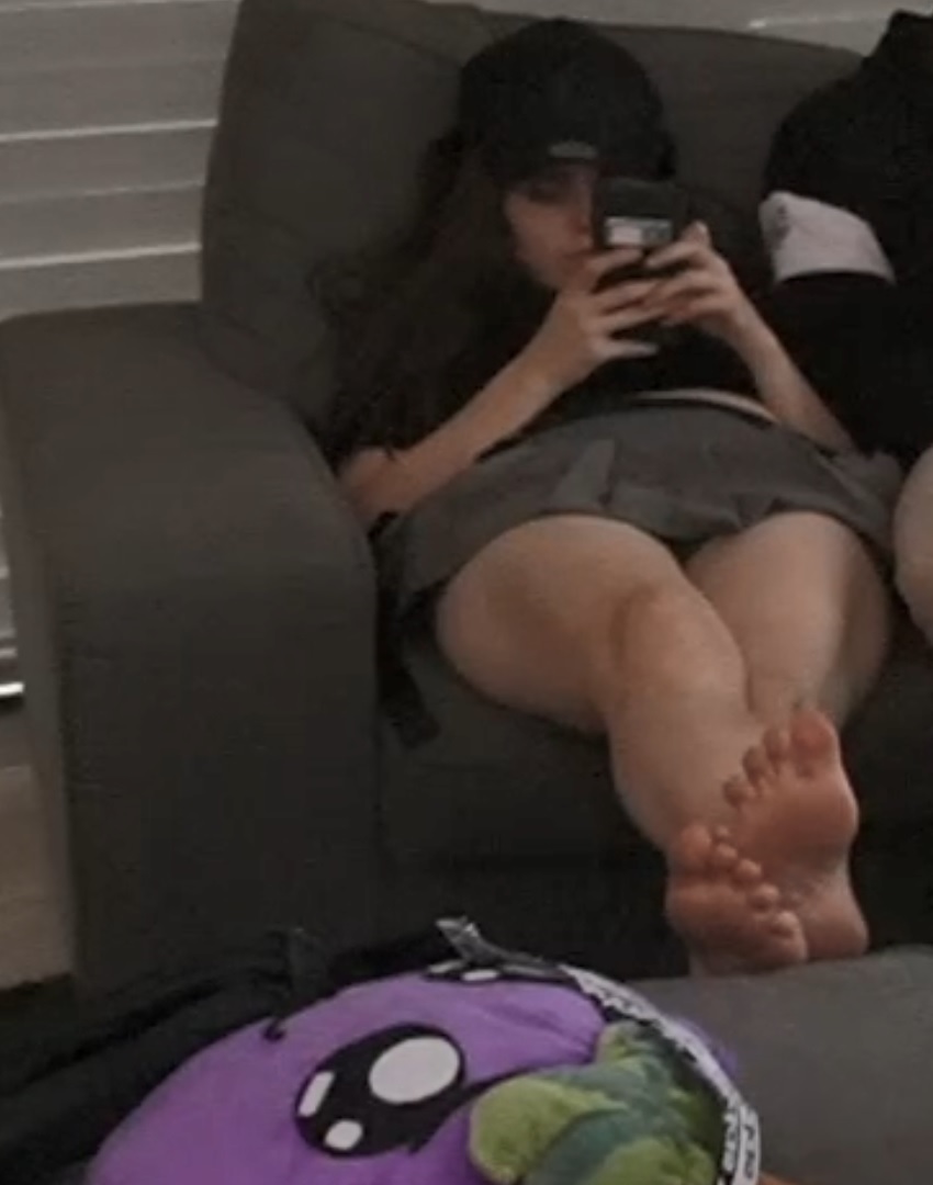 People who liked Loserfruit's feet, also liked.