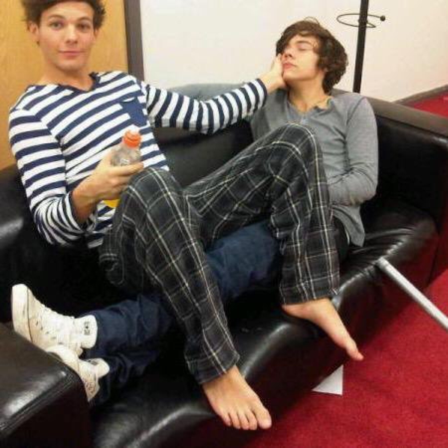 People who liked Louis Tomlinson's feet, also liked.