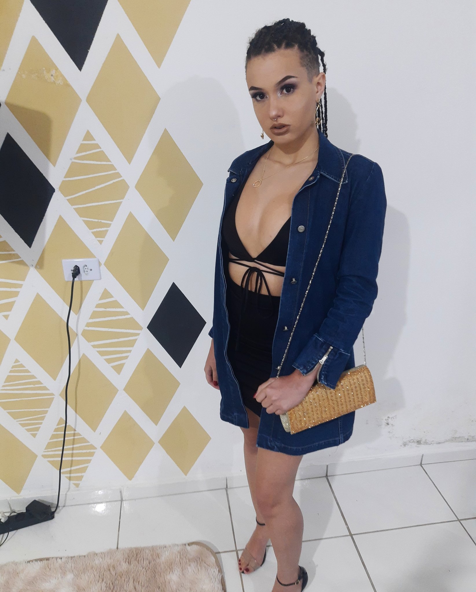 Luara Amaral's feet