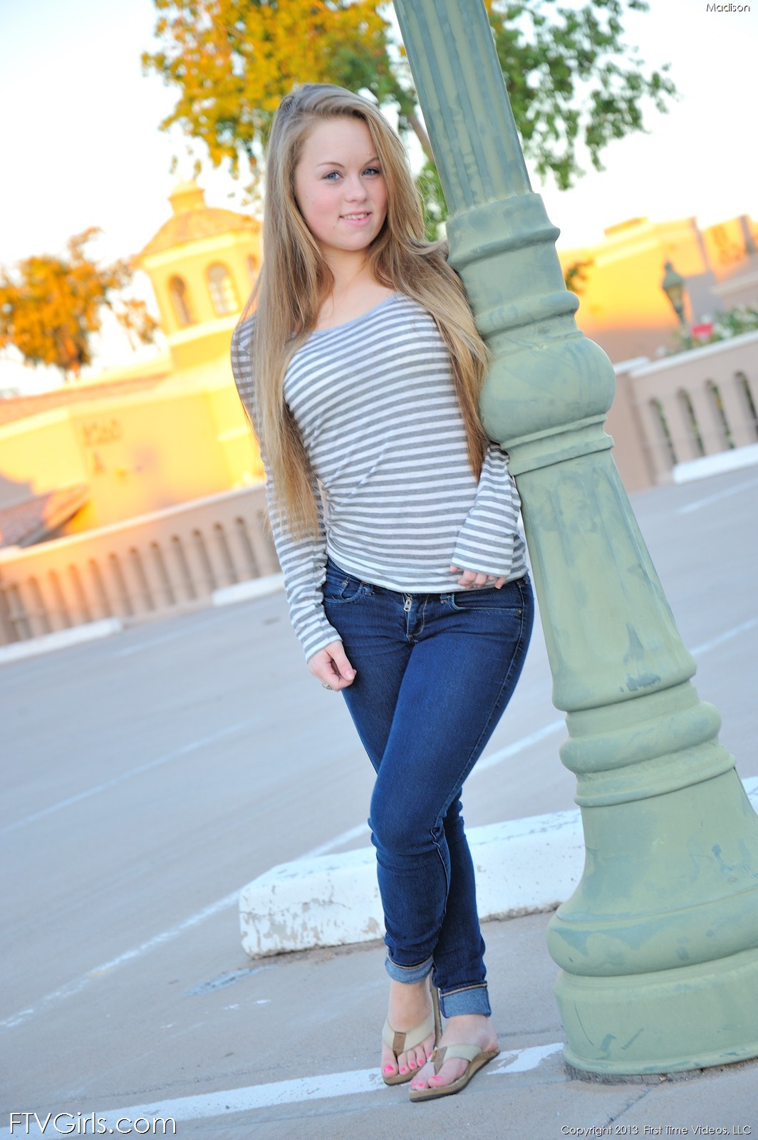 Madison Chandler's feet