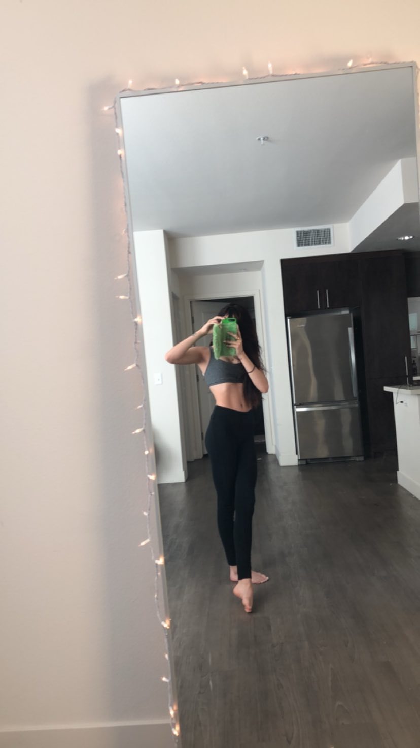 Maggie Lindemann S Feet I Piedi Di Maggie Lindemann Celebrities Feet 2024