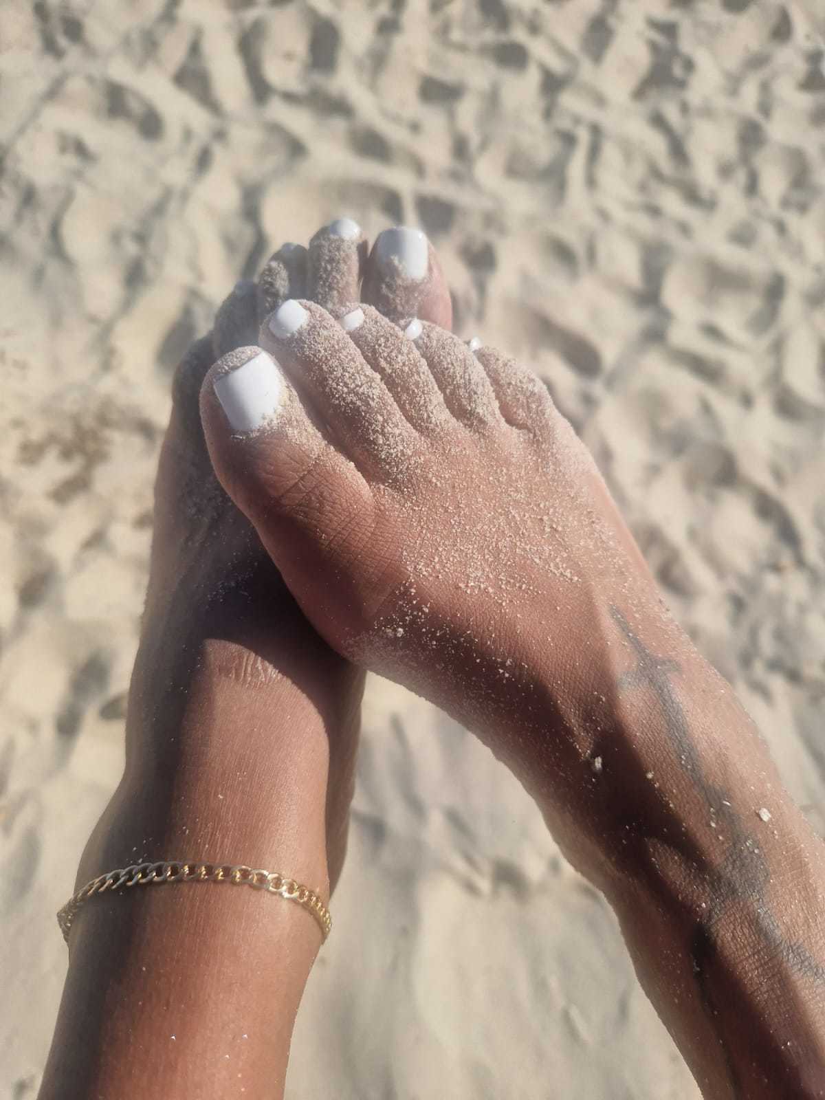 Malia Lenoir's feet