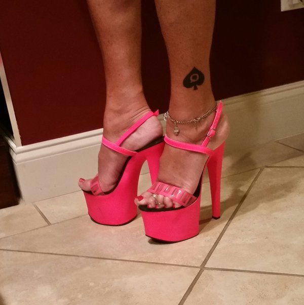 Mandi McGraw's feet