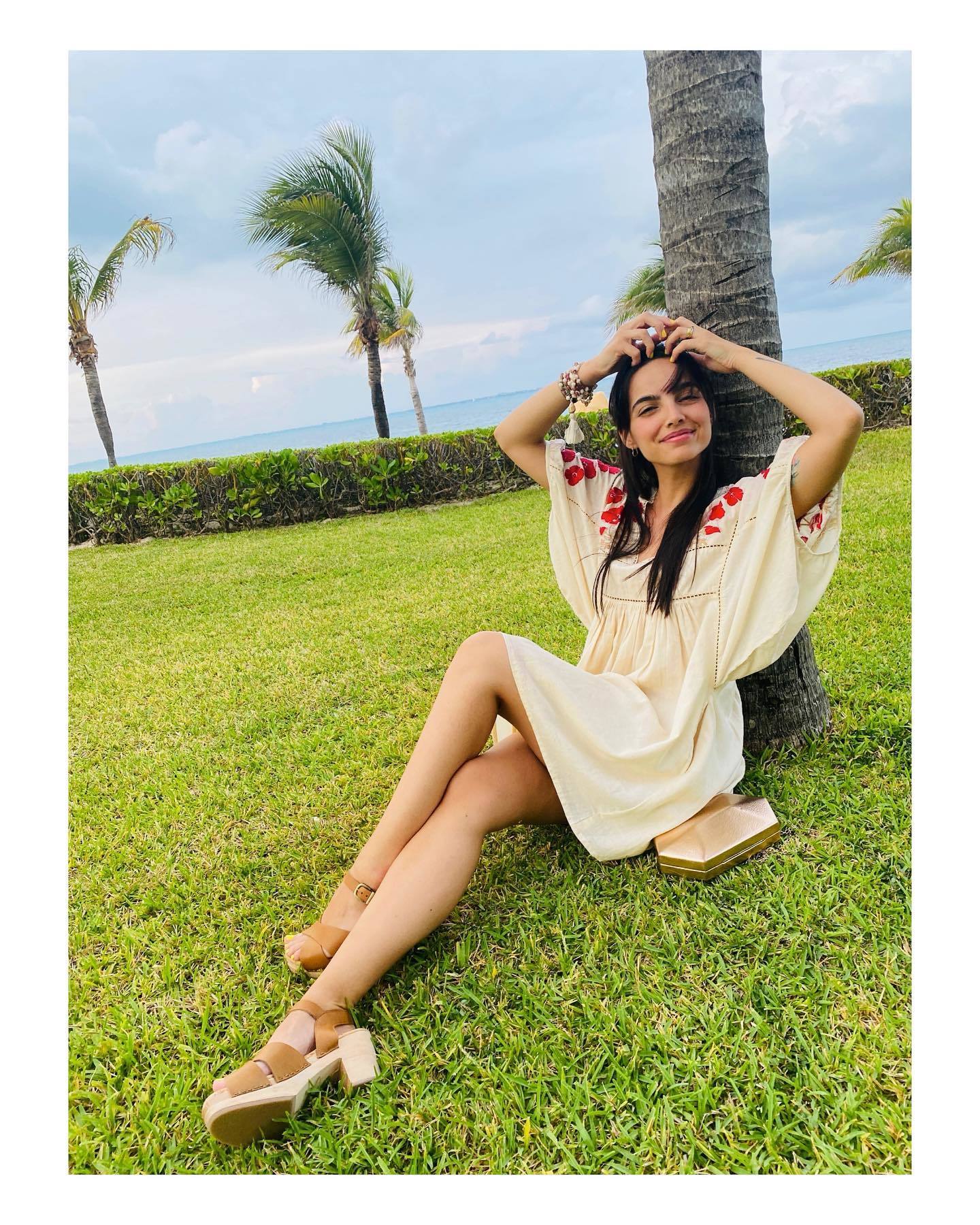 Mar%C3%ADa-Gabriela-de-Far%C3%ADa-Feet-5