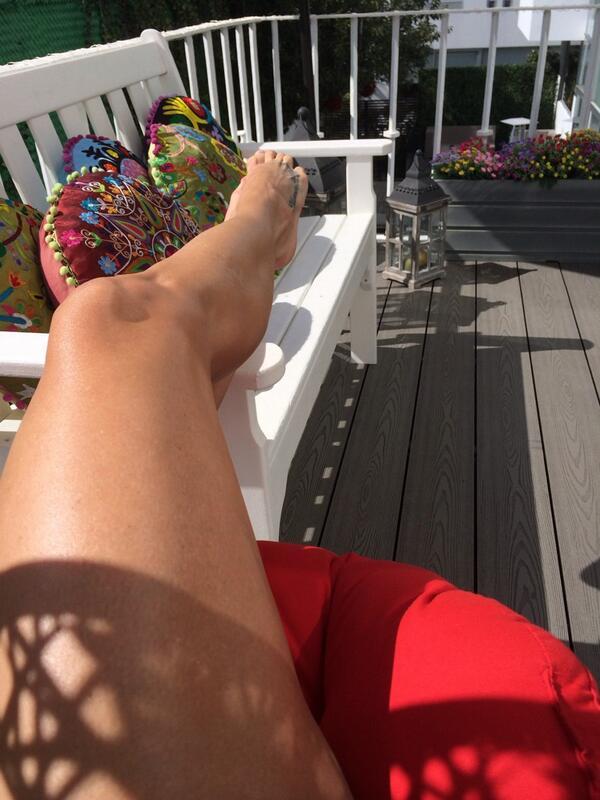 Feet of María Teresa Alexandri