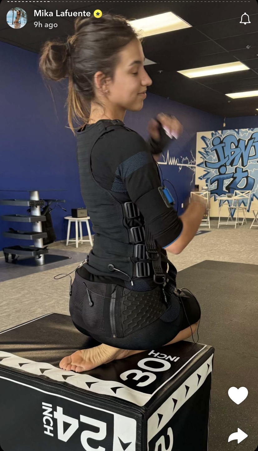 Mikaela Lafuente's feet