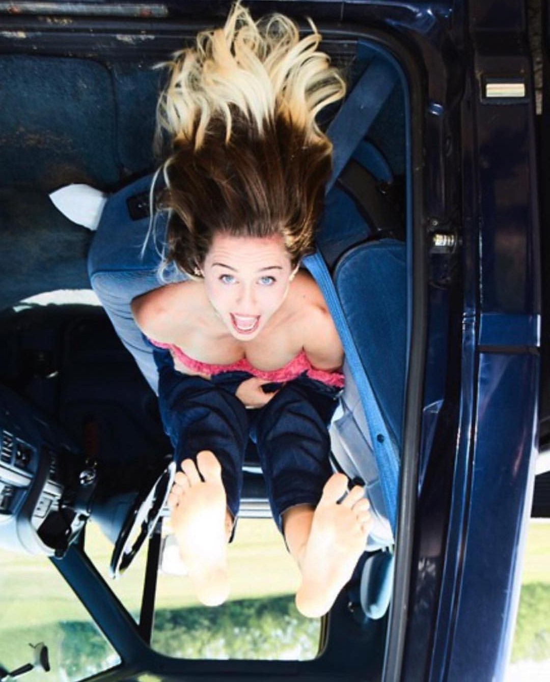 Miley cyrus peeing in parking lot