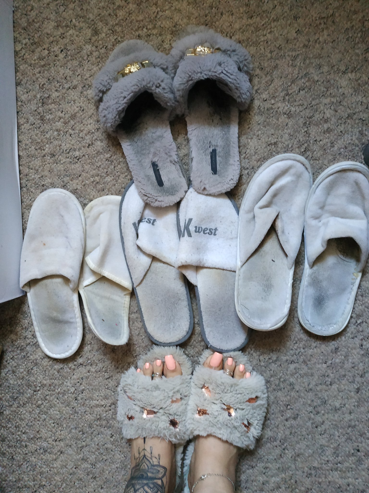 Mistress Cindy Ray's feet