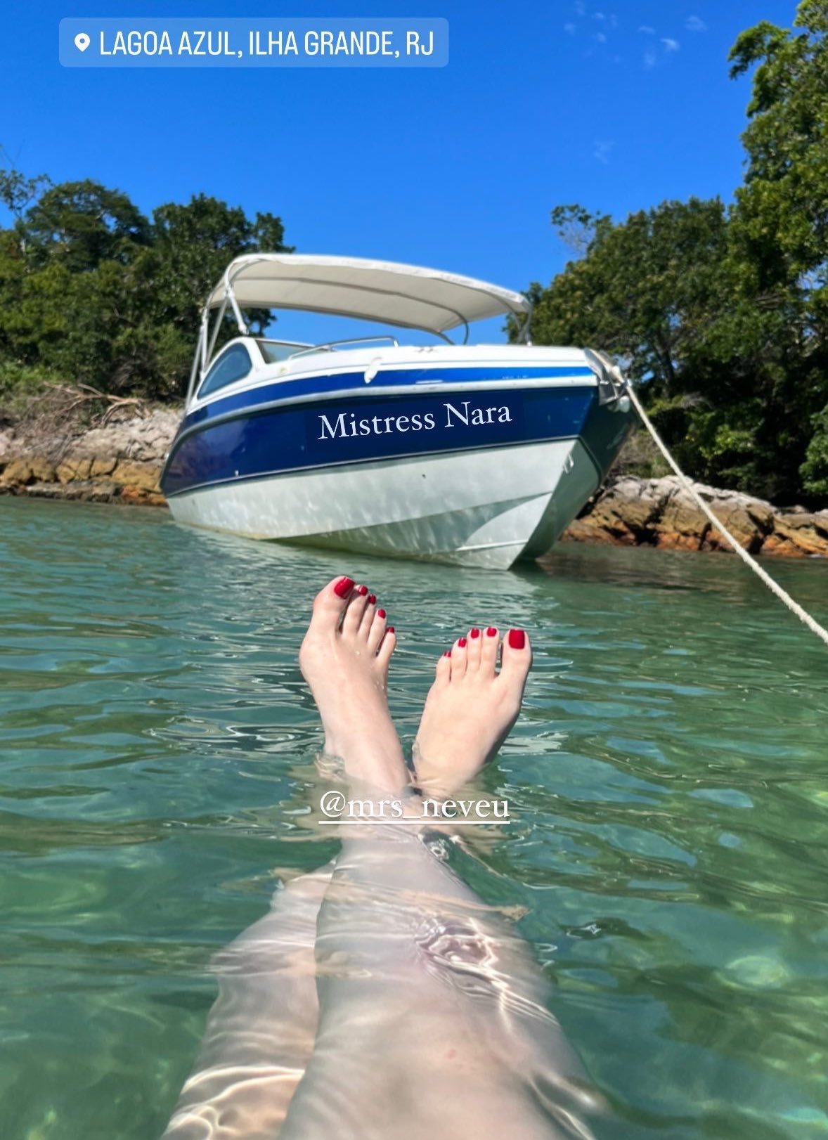 Mistress Nara Neveus feet
