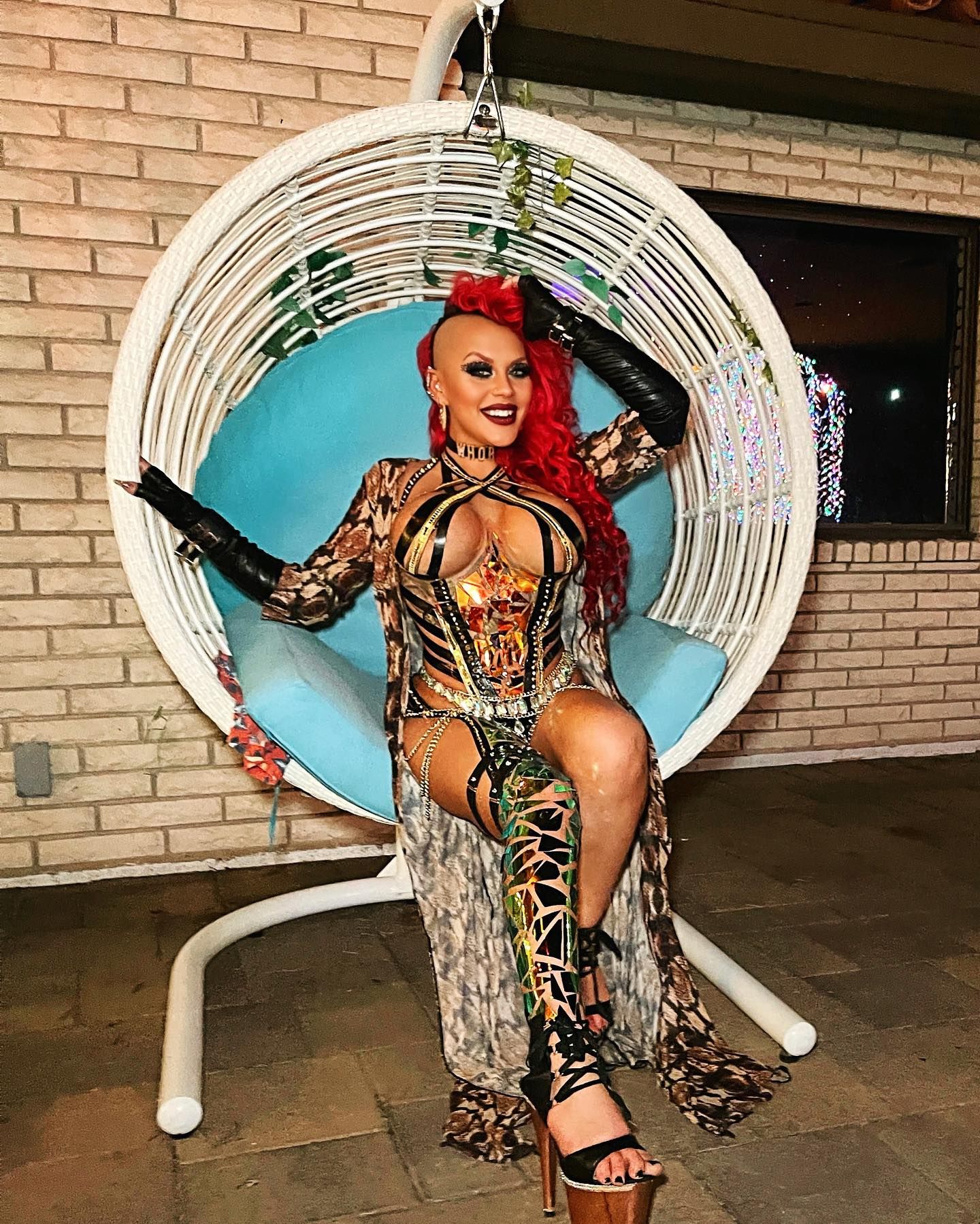 Ms. Red X's feet