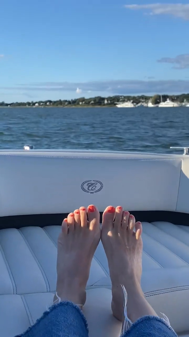 People who liked Naomi Watts's feet, also liked.
