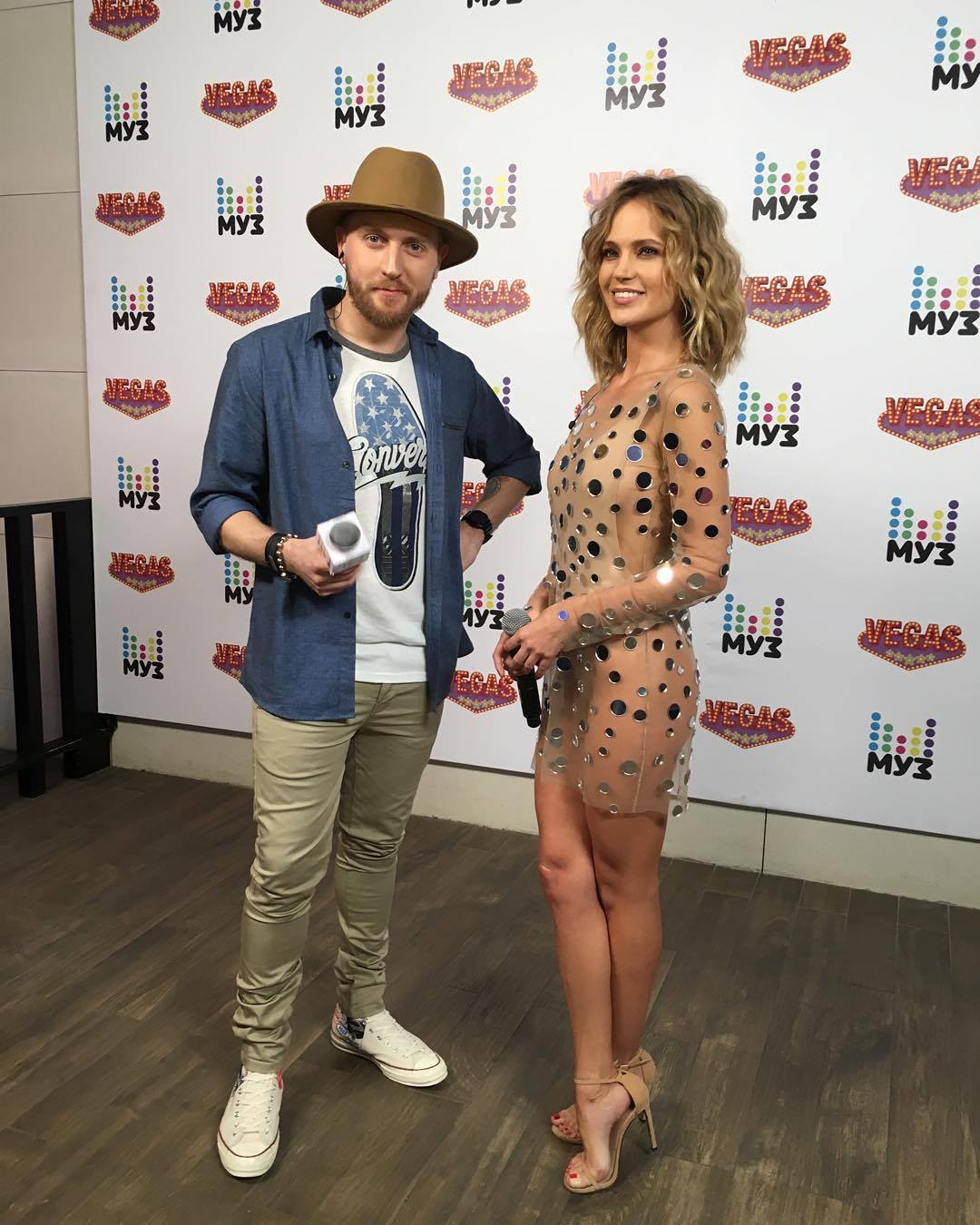 Дочь певицы глюкозы с нестандартной внешностью. Глюкоза вышла под. Глюк'oza. Таишь певица. Глюкоза стиль.