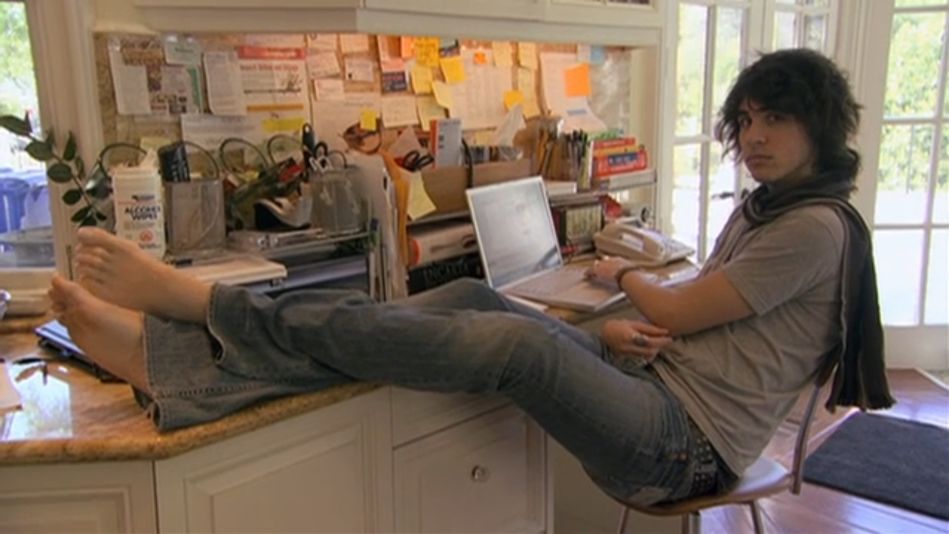 [IMAGE:https://pics.wikifeet.com/Nick-Simmons-Feet-7068859.jpg]